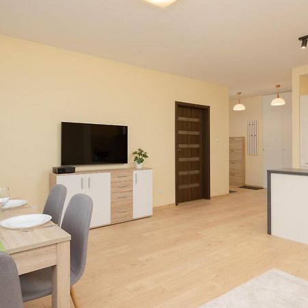 Praga Family Apartment With Parking By Noclegi Renters Varsovia Exterior foto