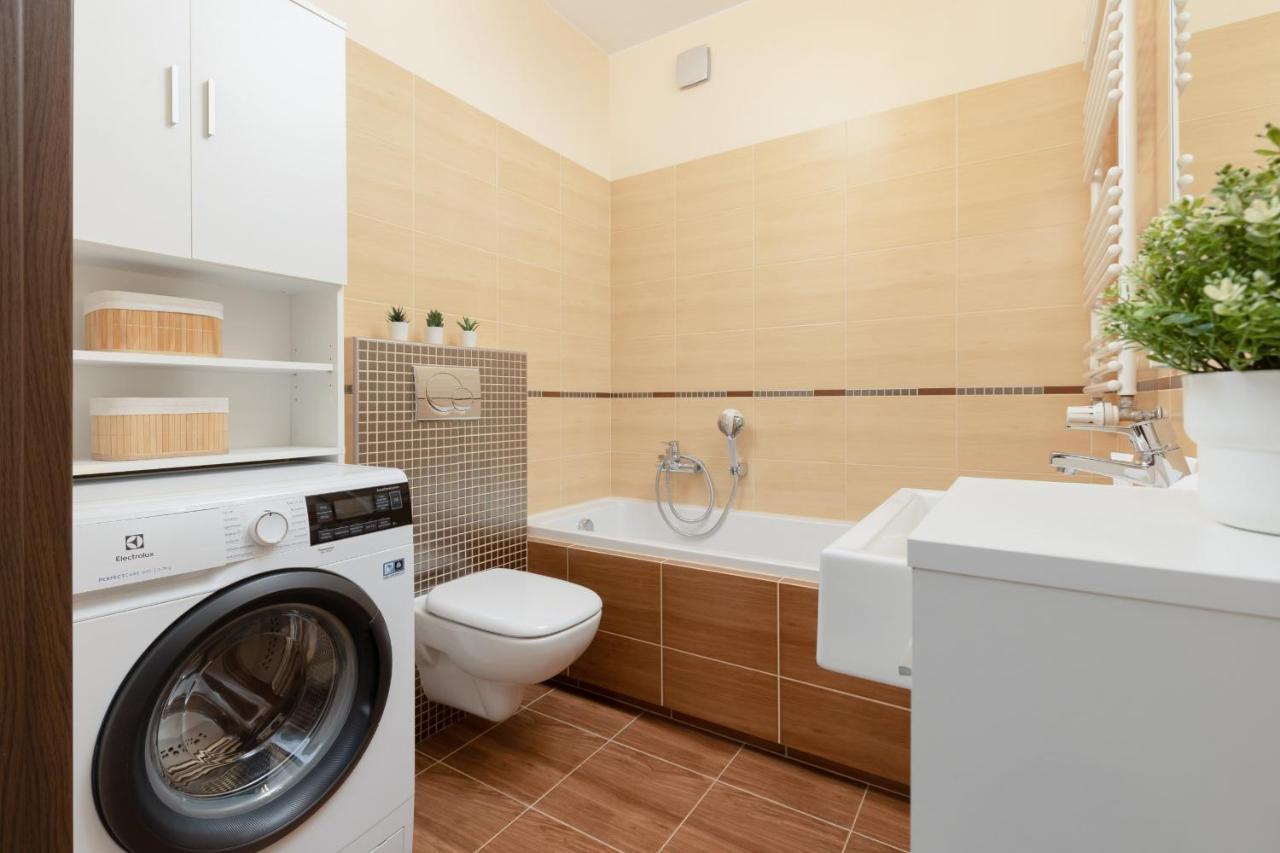 Praga Family Apartment With Parking By Noclegi Renters Varsovia Exterior foto
