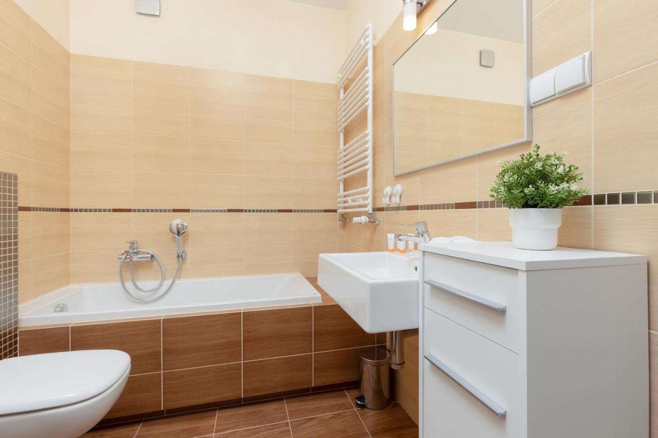 Praga Family Apartment With Parking By Noclegi Renters Varsovia Exterior foto