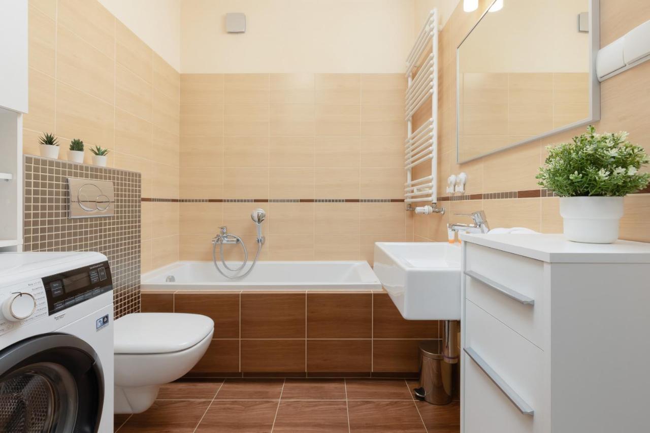 Praga Family Apartment With Parking By Noclegi Renters Varsovia Exterior foto